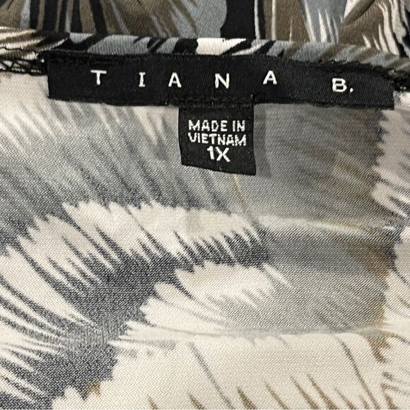 Tiana B V-neck long sleeve knee length plus size dress size 1X - Picture 10 of 14